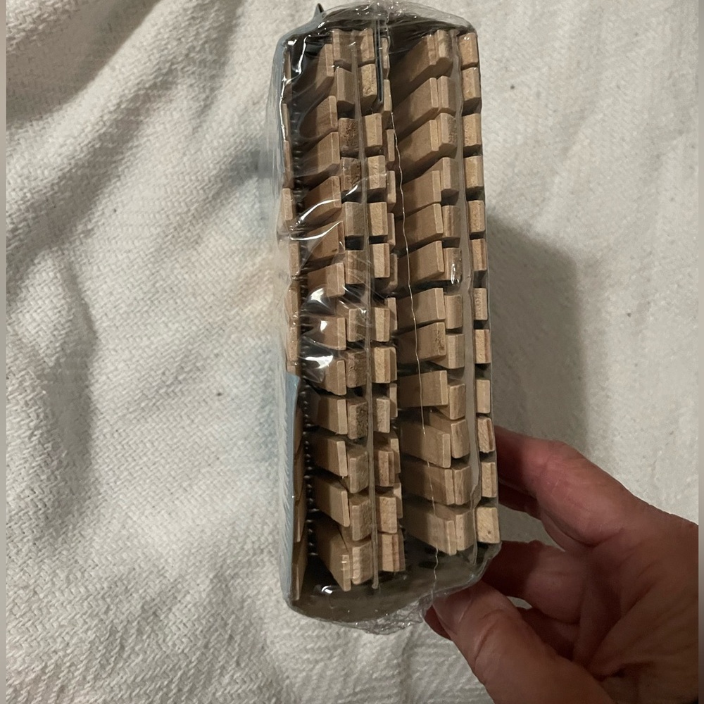 100ct Whitmor Heavy Duty Wooden Wood CLOTHESPINS Strong NIP NEW - Picture 2 of 2
